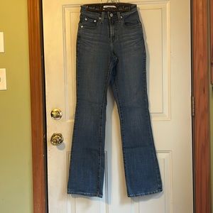 Levi’s 725 High Rise Bootcut jeans, 25x32